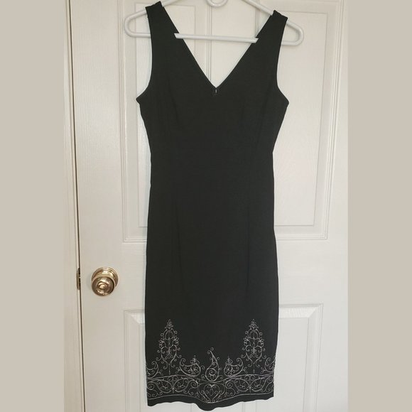 Express Stretch Black Embordered Women's V-Neck Dress Size 6 - Picture 1 of 6